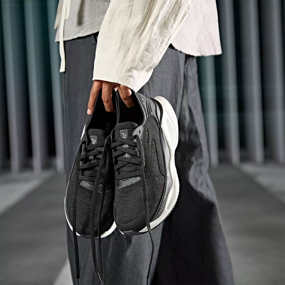 Clarks Pace (Black/White)