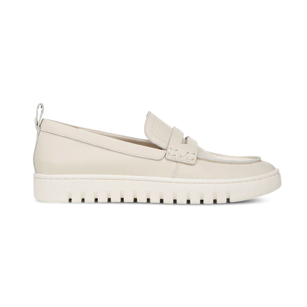 Vionic Lightweight travel loafer in Cream