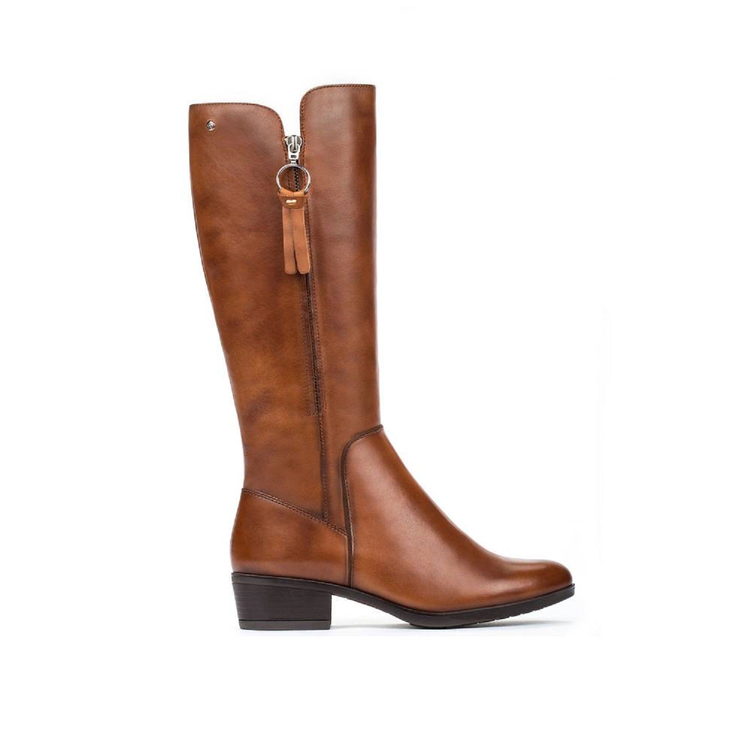 Tall leather boot in cuero brown.