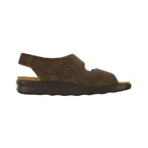 Leather orthopedic sandal with three adjustable straps in teddy brown.